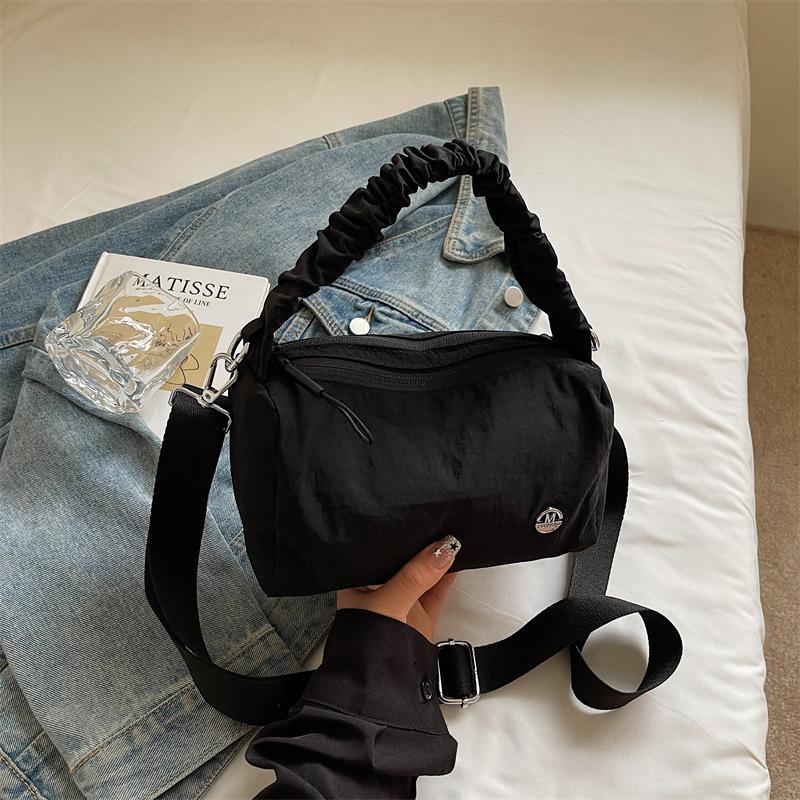 Fashion and Foreign Style Large-capacity Messenger Bag Trendy Simple Pleated Large-capacity Nylon Cloth Dumpling Bag Women's Shoulder Bag