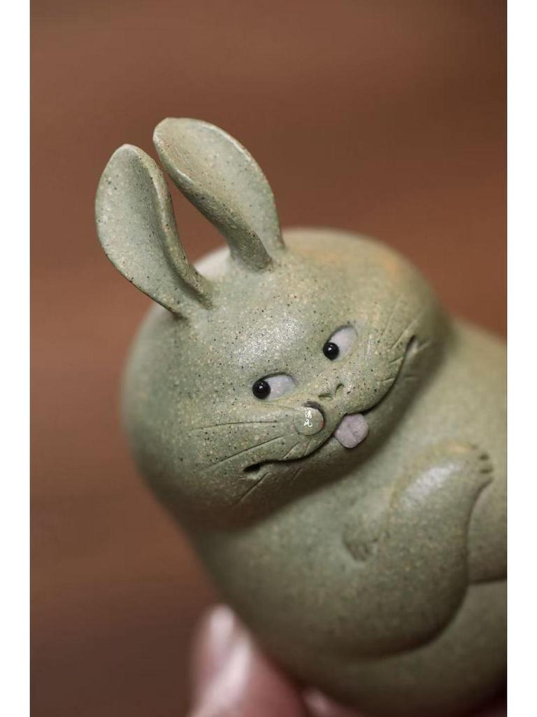 Yixing Zisha Cute Bunny Tea Pet: Lucky Rabbit Ornament for Tea Play and Fun.