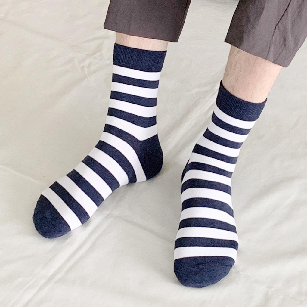 

4 pairs of men s Papihuye mid-calf socks 4 pairs of blue