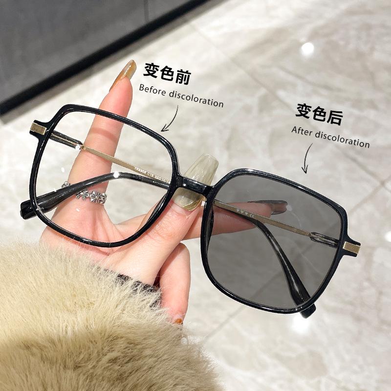 

2024 Large Anti-Blue Light Photochromic Eyeglass Frame with UV Protection for Men and Women