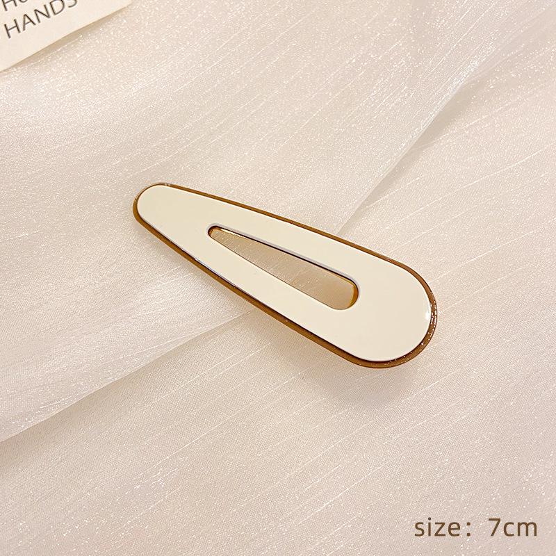 Checkerboard Black & White Plaid Hairpin: Simple, Seamless Duckbill Clip for Women