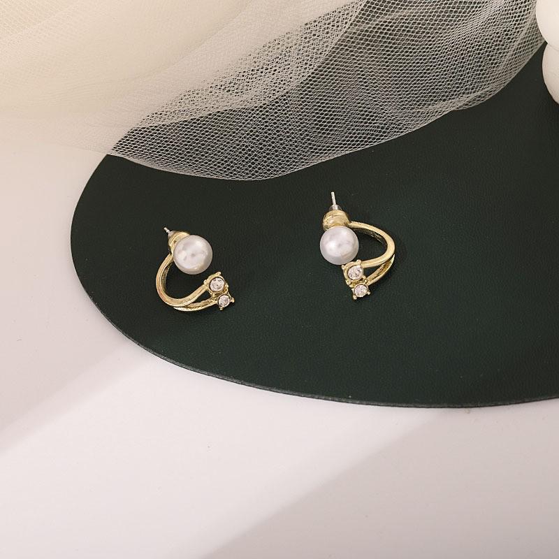

Korean Dongdaemun Geometric Pearl Dangle Earrings - Trendy Accessories for Women.