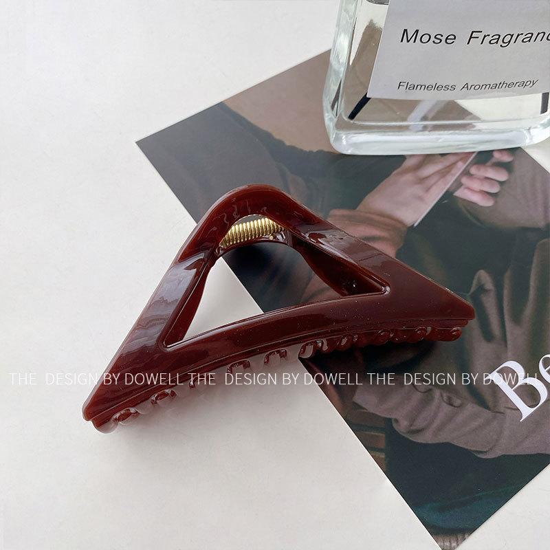 

Unique Hollow Abs Triangle Hair Clip For Women Designed For Chic And Hairdos Stylish Brick Red