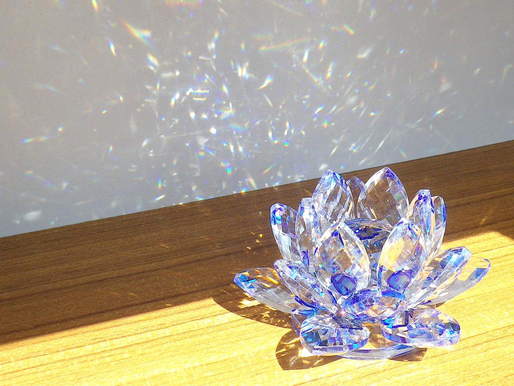 Crystal Glass Figurine Colorful Lotus Flower Interior Flower Lotus Feng Shui Good Luck Suncatcher [KKD] (8cm Blue)