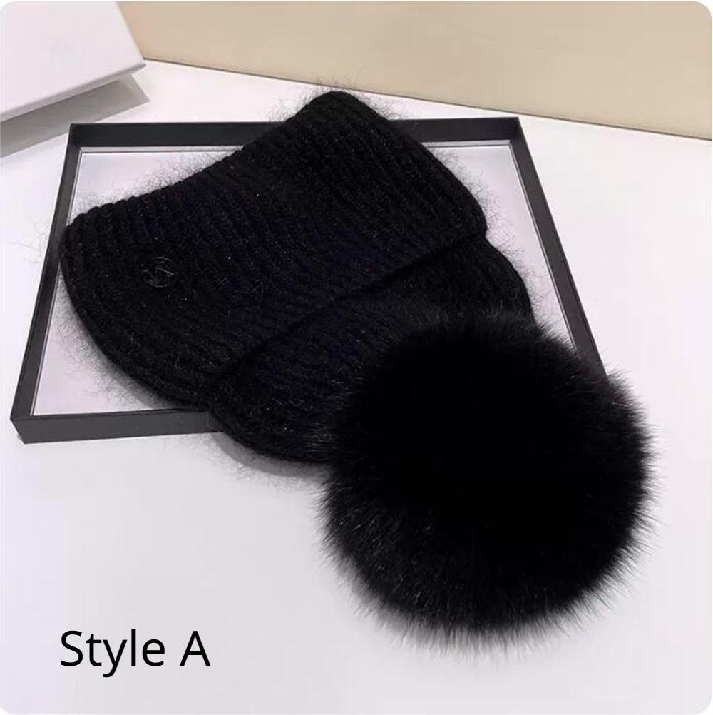 New In Hat Real Fox Fur Pom Poms Hat Women Outdoor Warm Skullies Beanie Winter Hat For Women Rabbit Knitted Thick Cap Christmas