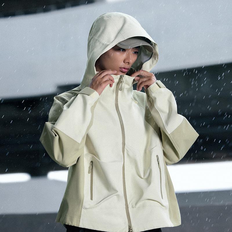 Li Ning CF Su Wan Long Jia Breath Series Waterproof Windproof Outdoor Hiking Hard Shell Jacket Women Jacket White AEMU040-2