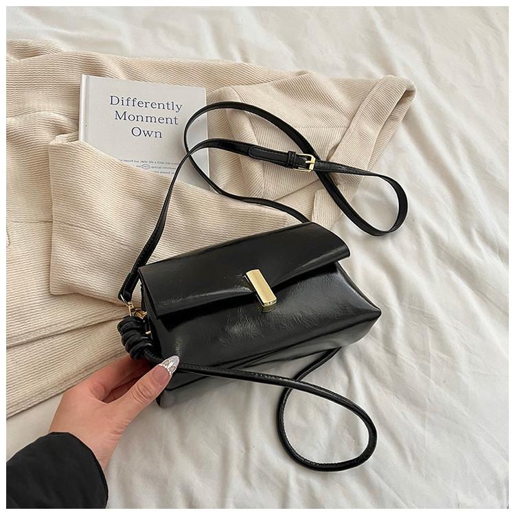 IELGY Simple Underarm Bag All-Match Shoulder Commuter Bag