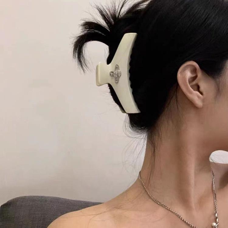 High-quality Saturn-shaped Hair Clip For Women Stylish And Unique Hair Accessory