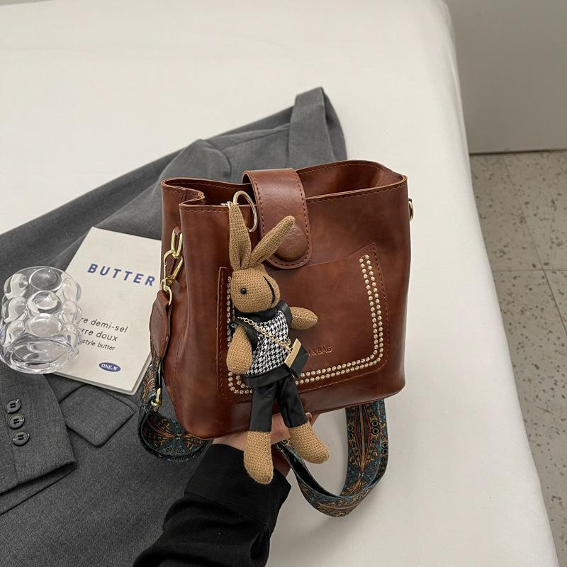 

[Inside the mezzanine] Versatile bag New retro shoulder messenger bag Women s fashion casual bucket bag