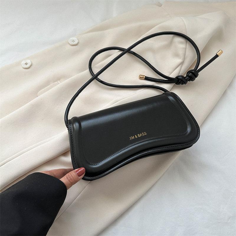 Casual commuter shoulder bag underarm bag niche design bag women's 2024 summer new fashion popular messenger bag
