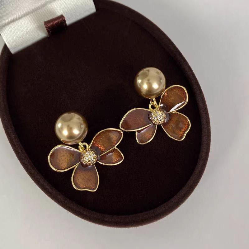 Vintage Metal Pearl Flower Drop Earrings for Women Exquisite Brown Drip Oil Irregular Petal Temperament Earrings Wedding Zircon