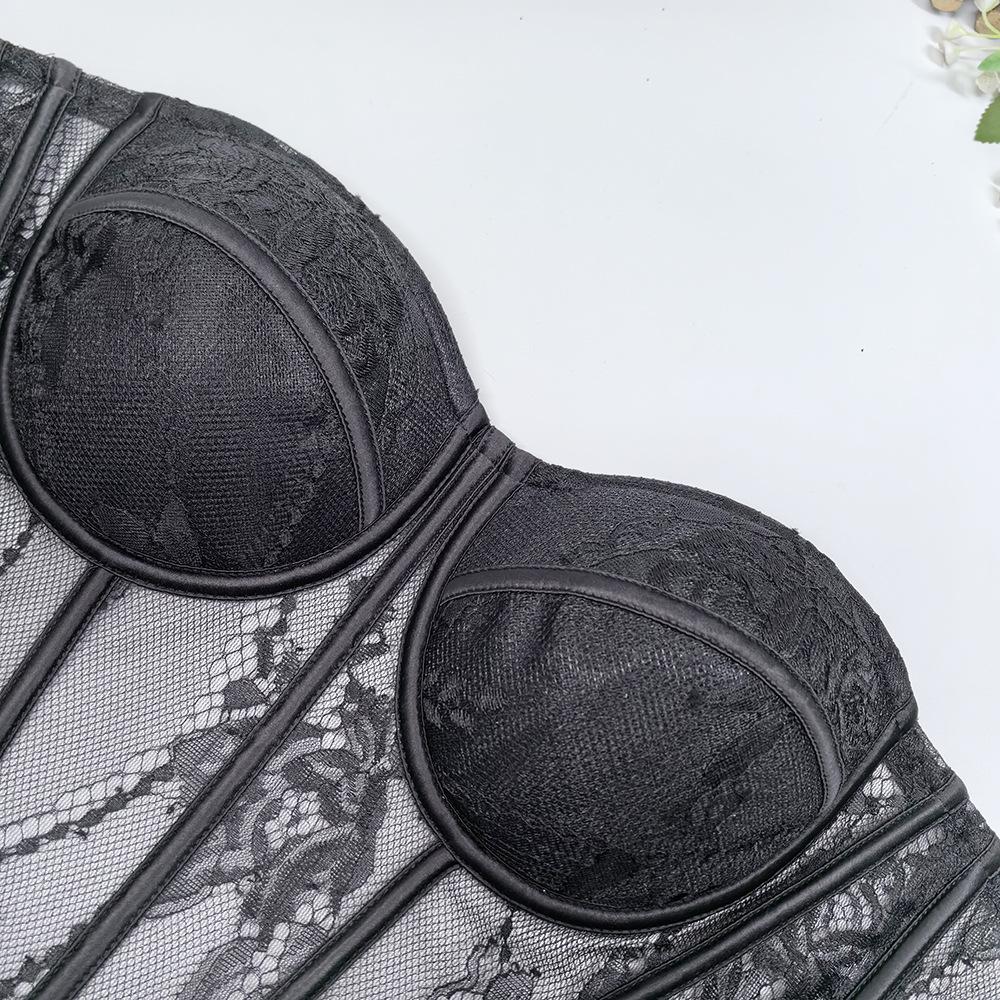 Corsés, ropa de mujer moderna y elegante