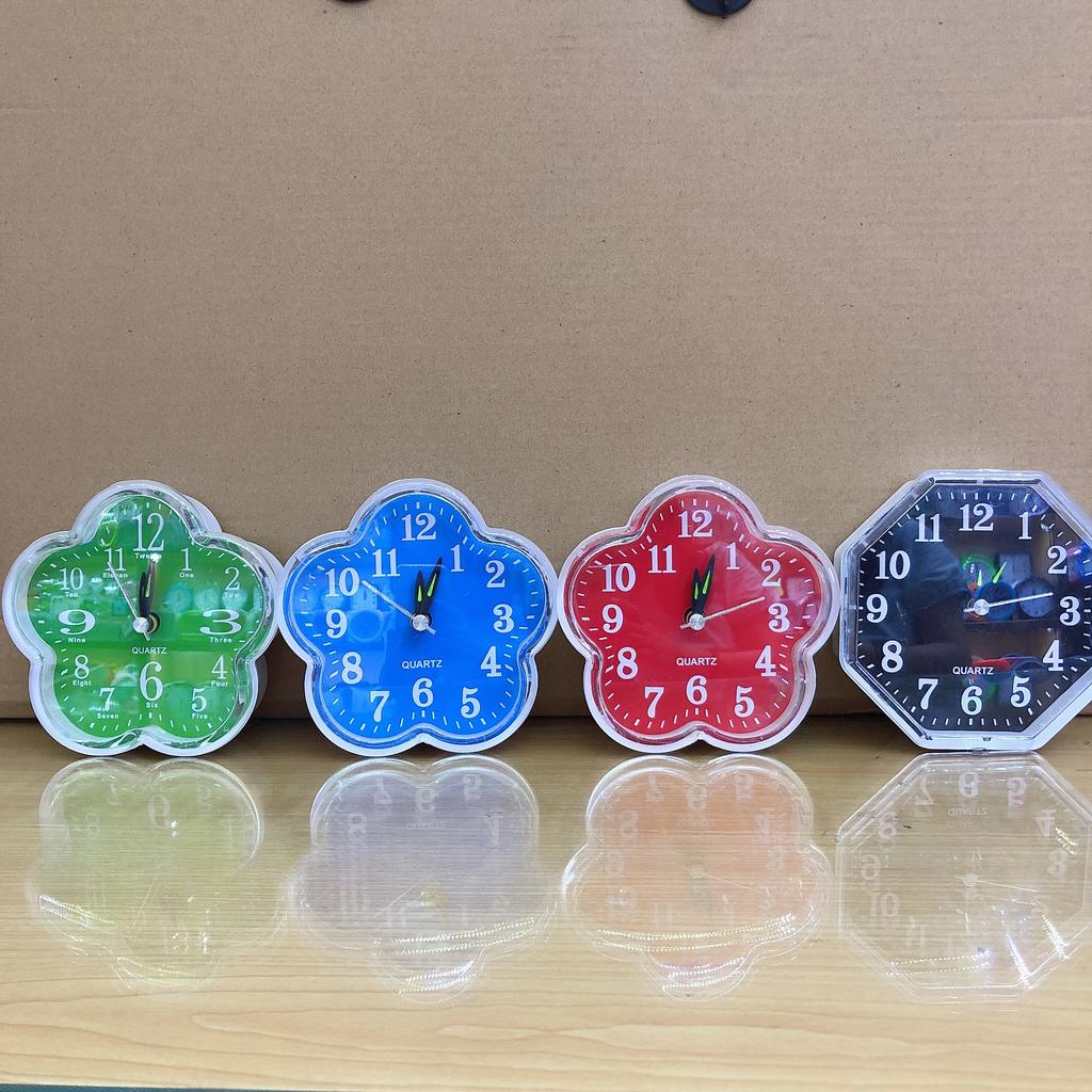 Simple four-sided plum blossom star anise small alarm clock color font