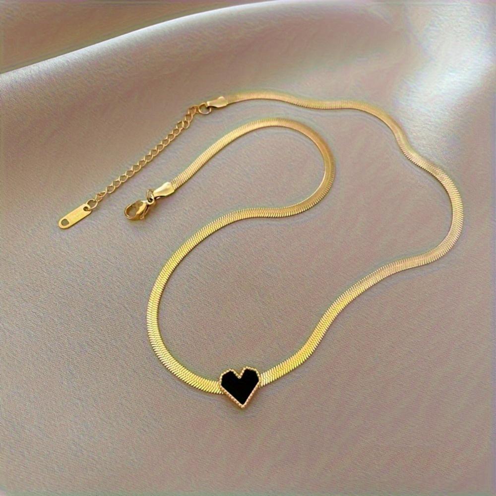 1 gold heart-shaped pendant snake chain necklace - Fashion party jewelry