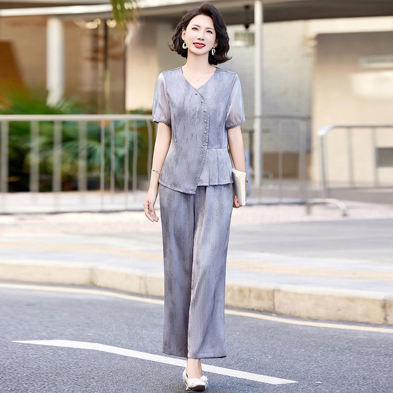 

Summer Short-Sleeve Two-Piece Set for Middle-Aged & Elderly Mothers 2026 – Stylish Chinese Plus Size Fashionable Top & Mother-in-Law Outfit XL