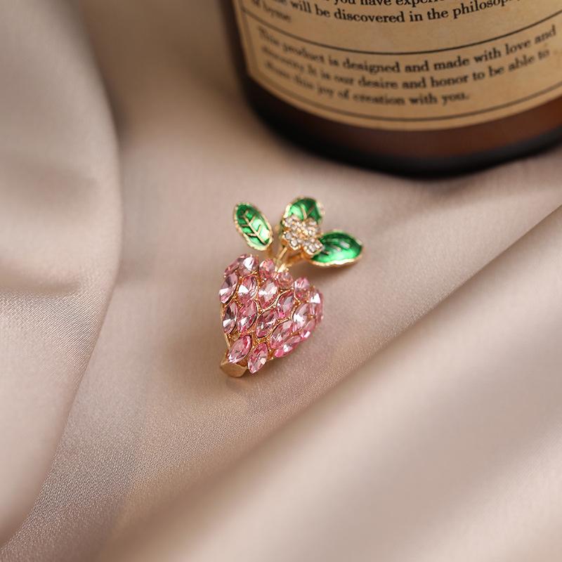 Exquisite High-End Schmetterlingsbrosche für Damenmode - Elegante Corsagen-Nadel & Kleidungsaccessoire