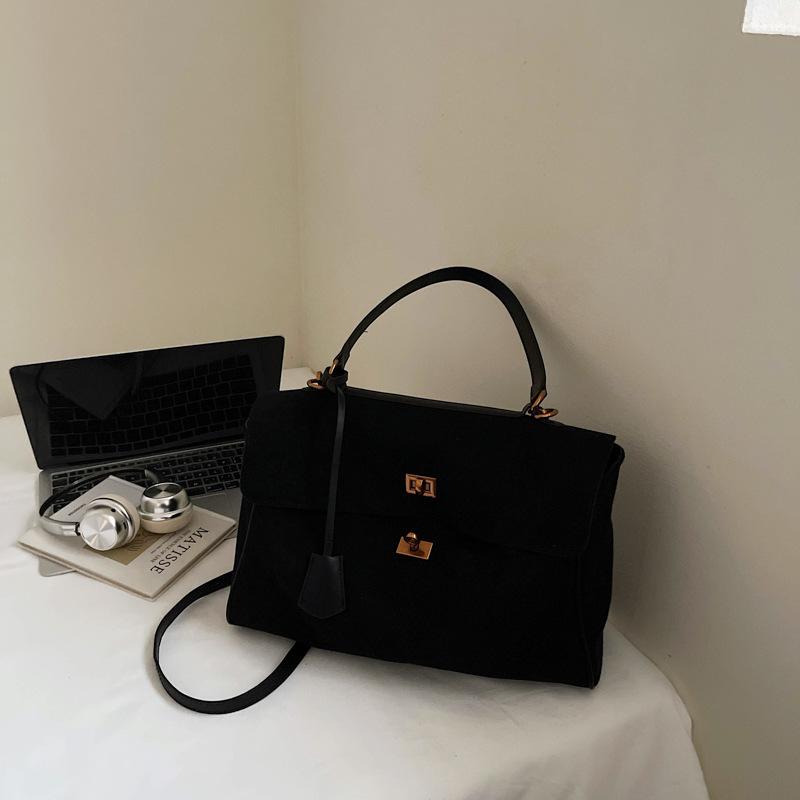 Premium Commuter Retro Matte Messenger Bag 2025 Autumn and Winter New Women's Shoulder Underarm Bag Portable Tote Bag