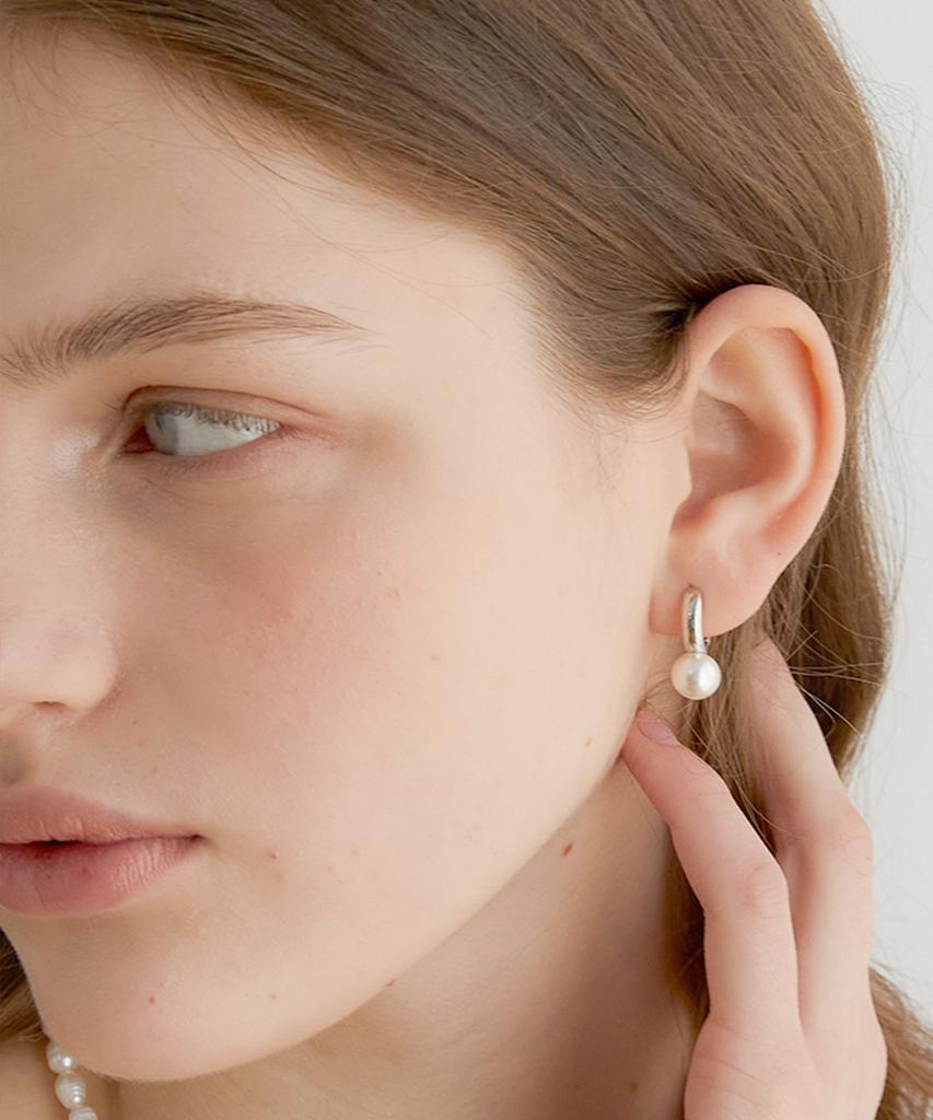 Halden Round Ring Drop Pearl Earrings (E008_Silver)