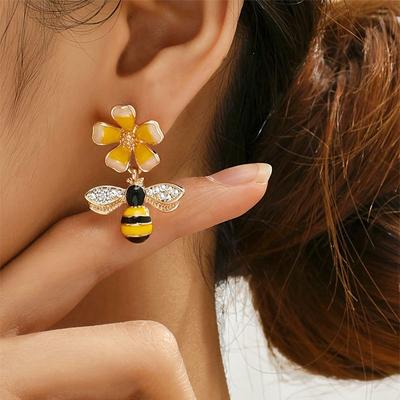 1 Pair Cute Bee Dangle Earring For Women Fashion Creative Design Yellow Flower Drop Earrings Rhinestones Beautiful Jewelry Gifts