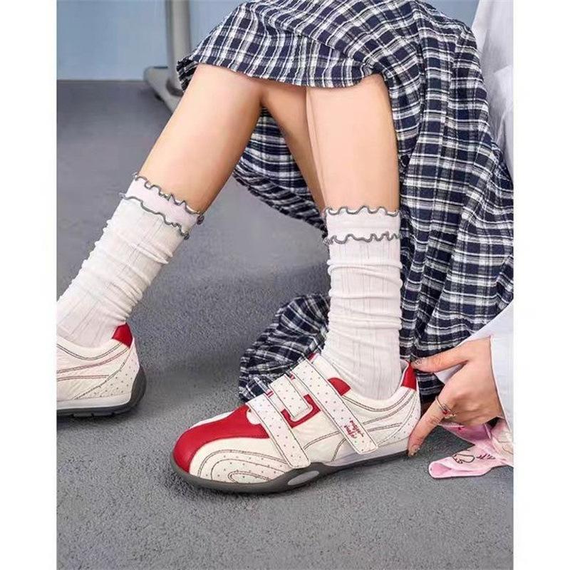 

Версия-счетчик~ 2025 новая повседневная обувь на липучке, легкая спортивная обувь, универсальная обувь на плоской подошве, женская осенняя в горошек 40