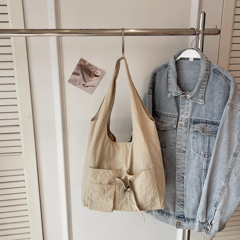 Tote Bag - Stylish and Versatile Single Shoulder Bag for Daily Commuting and Cross-body Carrying.