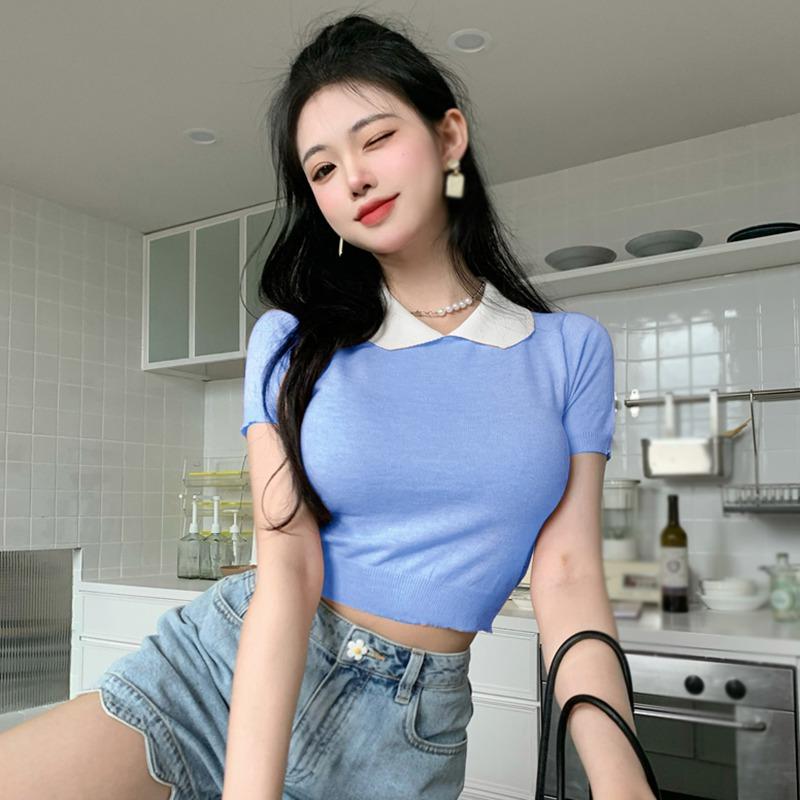 Damska koszulka z wyszczuplającą dzianiną ze słodkimi klapami i krótkim rękawem Kontrastowy kolor Casual Uniwersalny krótki top