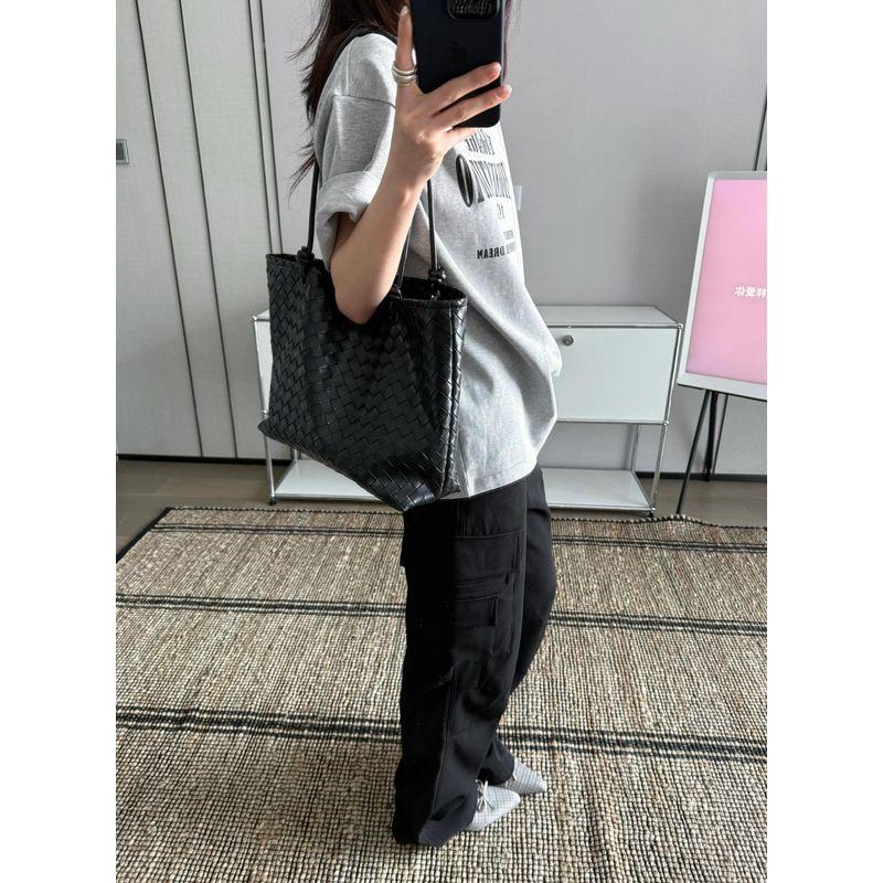 

2025 New Arrival Fancy Normcore Black Work Clothing Woven Tote Bag Large Capacity Genderless Hand-Carrying Shoulder Bag Black