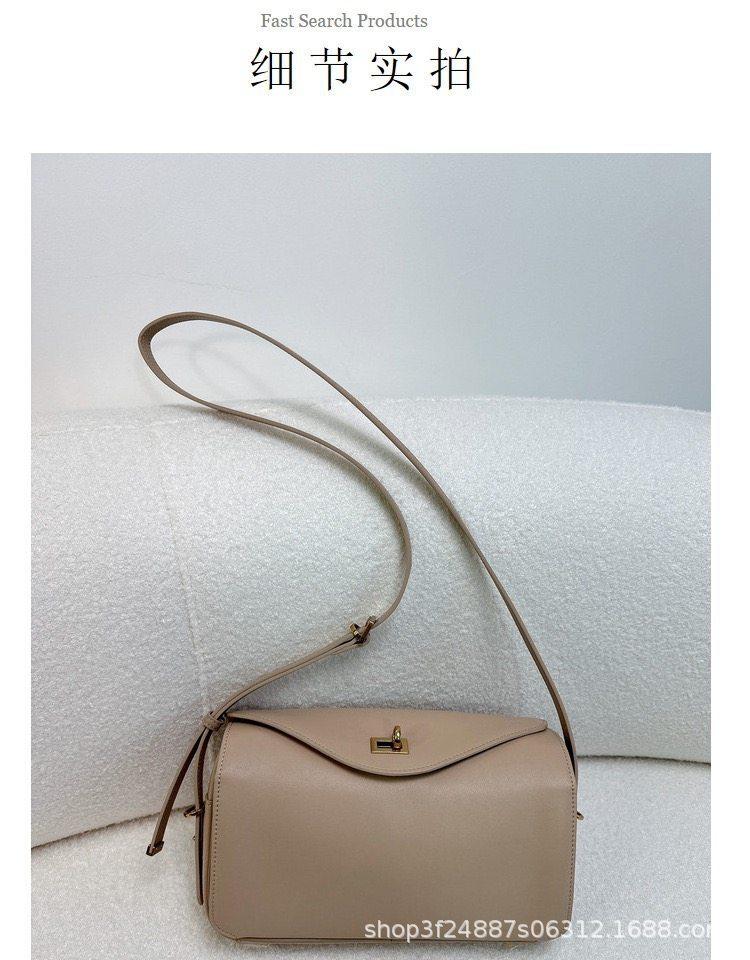 2026 New High-quality Leather Lock-up Boston Pillow Bag Large-capacity Simple Commuting One-shoulder Cross-section Female