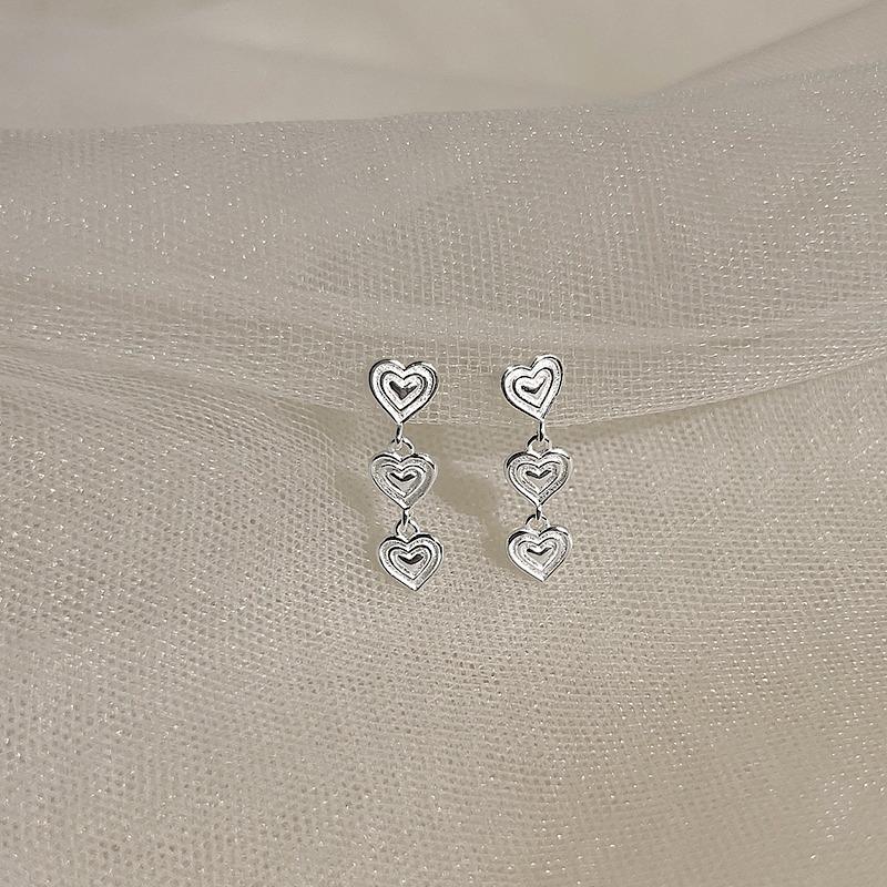 

Серьги-гвоздики Love, женская корейская версия, серьги-гвоздики Ins Cold Wind в форме сердца с бахромой, длинные серьги Temperament