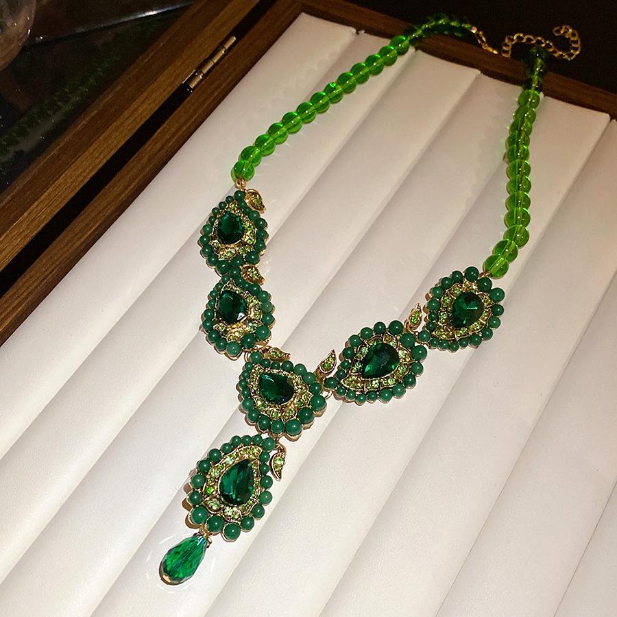 Ensemble boucles d'oreilles et collier perles vintage: Collection Exquise de Bijoux Rétro de Niche