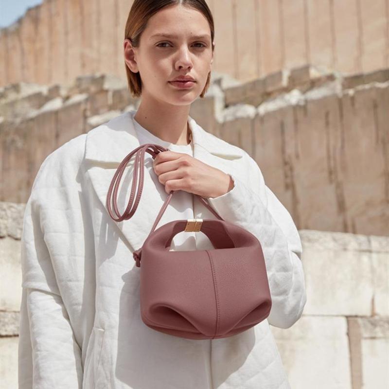 Europeisk amerikansk retro håndveske for kvinner 2024 vår og sommer New Lady Bøtteveske Høykvalitets PU tøyveske Kan håndholdt crossbody og enkelt skulder