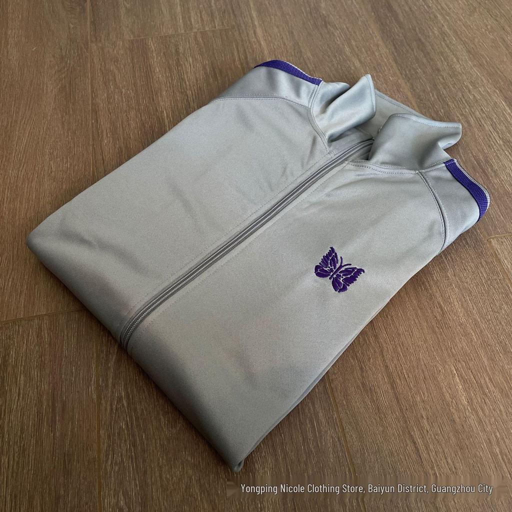 Chaqueta Deportiva con Cremallera Bordada de Mariposas, Cuello Alto Retro Trendy FOG para Hombres y Mujeres