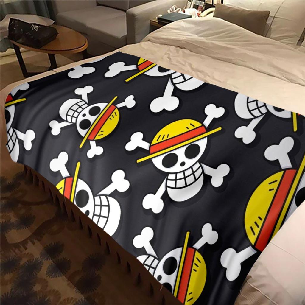 One Piece Luffy Print Blanket, High-quality Nap Blanket, Warm and Soft, Suitable for Sofas, Beds, Camping Trips, and Offices.