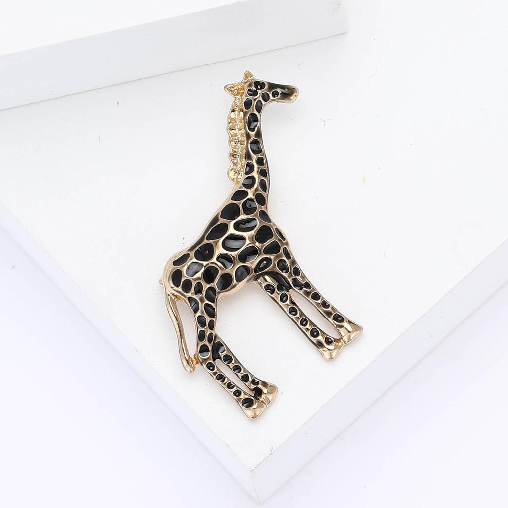 Fashion Cartoon Alloy Enamel Giraffe Brooch Exquisite Versatile Women'S Clothing Corsage Ornament Pin