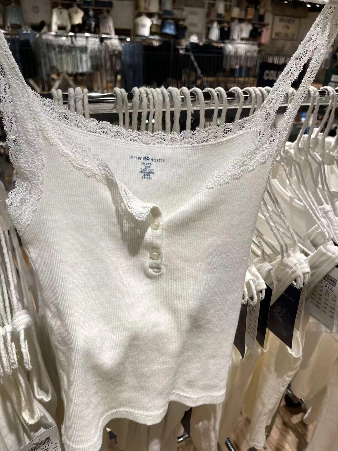 

Женский летний жилет BM Style из хлопка в рубчик со сменными подтяжками на пуговицах и американским кружевом. One Size