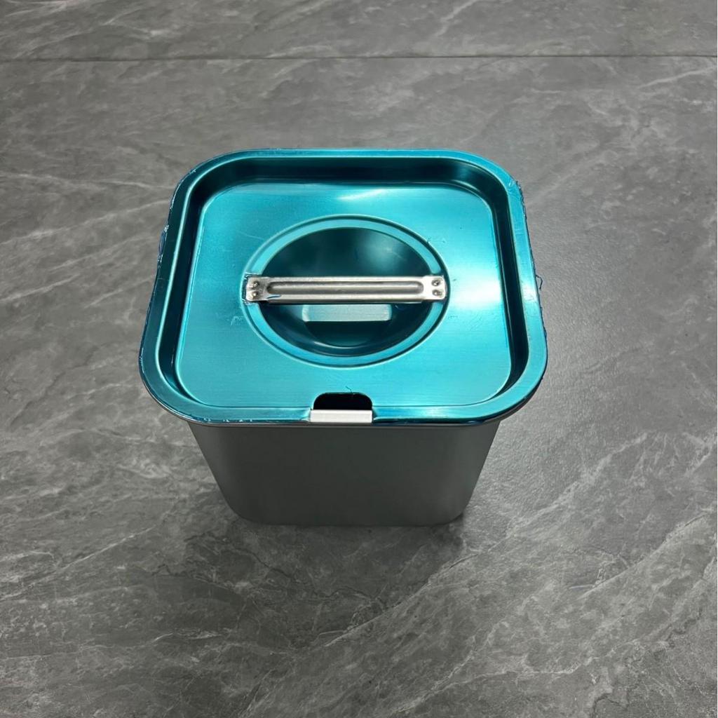 Quadratische Edelstahl-Gewürzbox 16cm mit Deckel für Küche oder Grill.