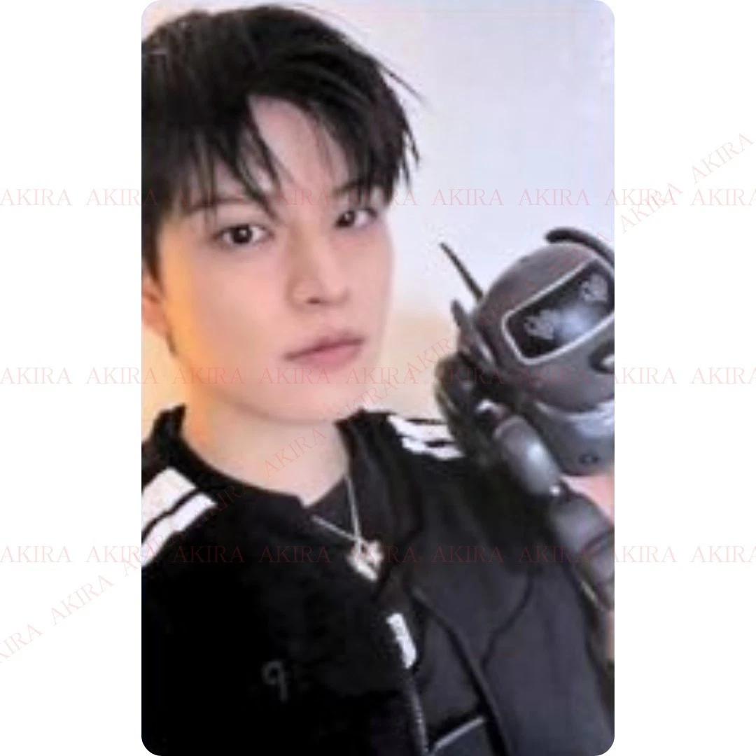 

Stray Kids СЬОНМІН АЛЬБОМ KARMA ОФІЦІЙНА ФОТОКАРТКА COMPACT ver.