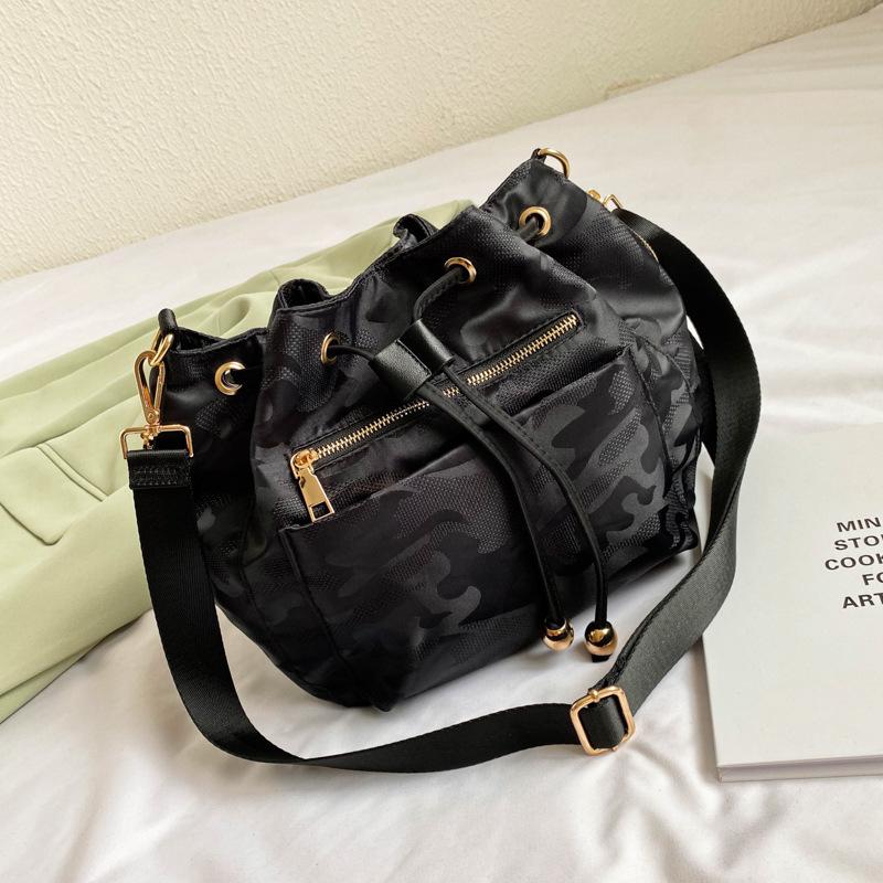 Drawstring Single-shoulder Bucket Bag, A Versatile Hong Kong-style Camouflage Large-capacity Casual Crossbody Bag