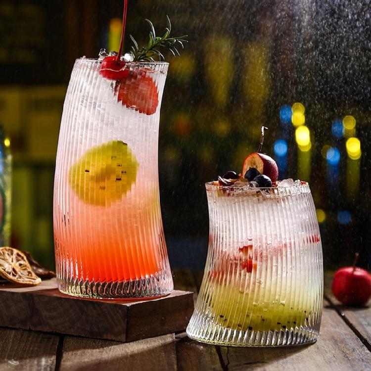 Saftgetränkebecher Mode Gebogene Form Glasbecher Kaffeetasse Transparente Gerippte Trinkgefäße für Partys Veranstaltungen