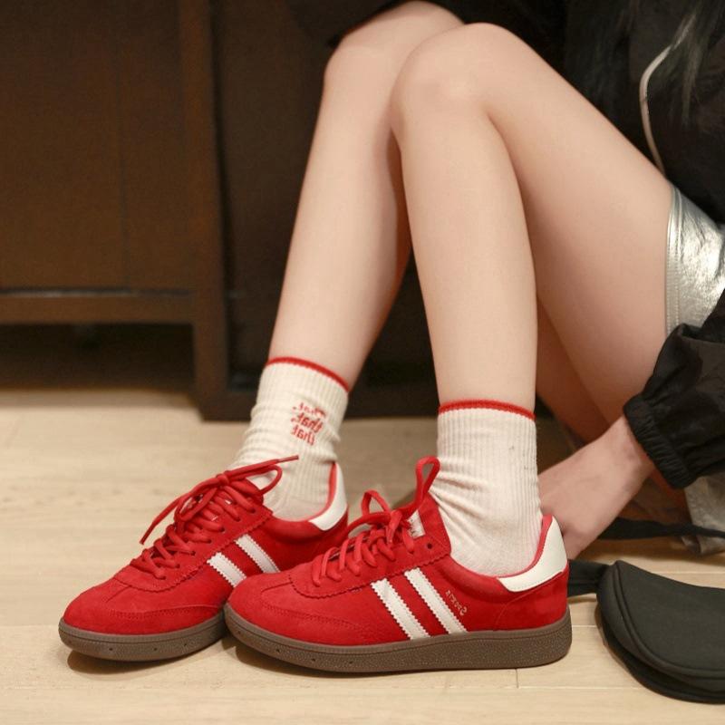 

Leather retro red shoes women s new round head lace-up casual sports shoes versatile flat bottom 40