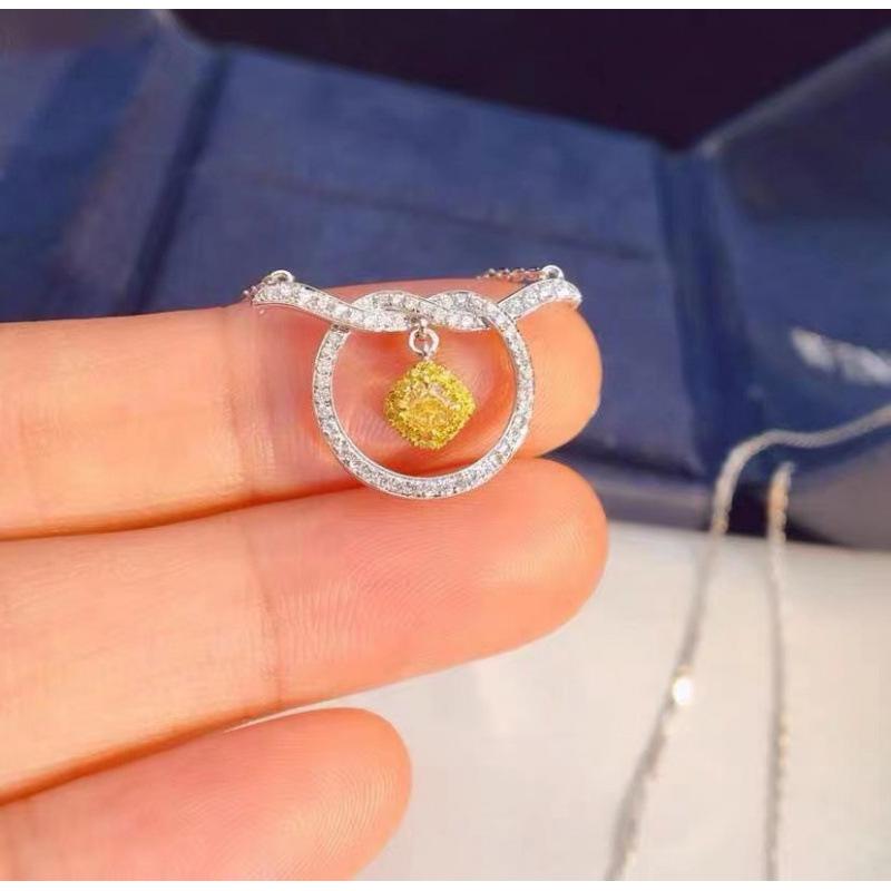 Dongdaemun Women s Yellow Diamond Clavicle Necklace - Elegant and Versatile Light Luxury Design