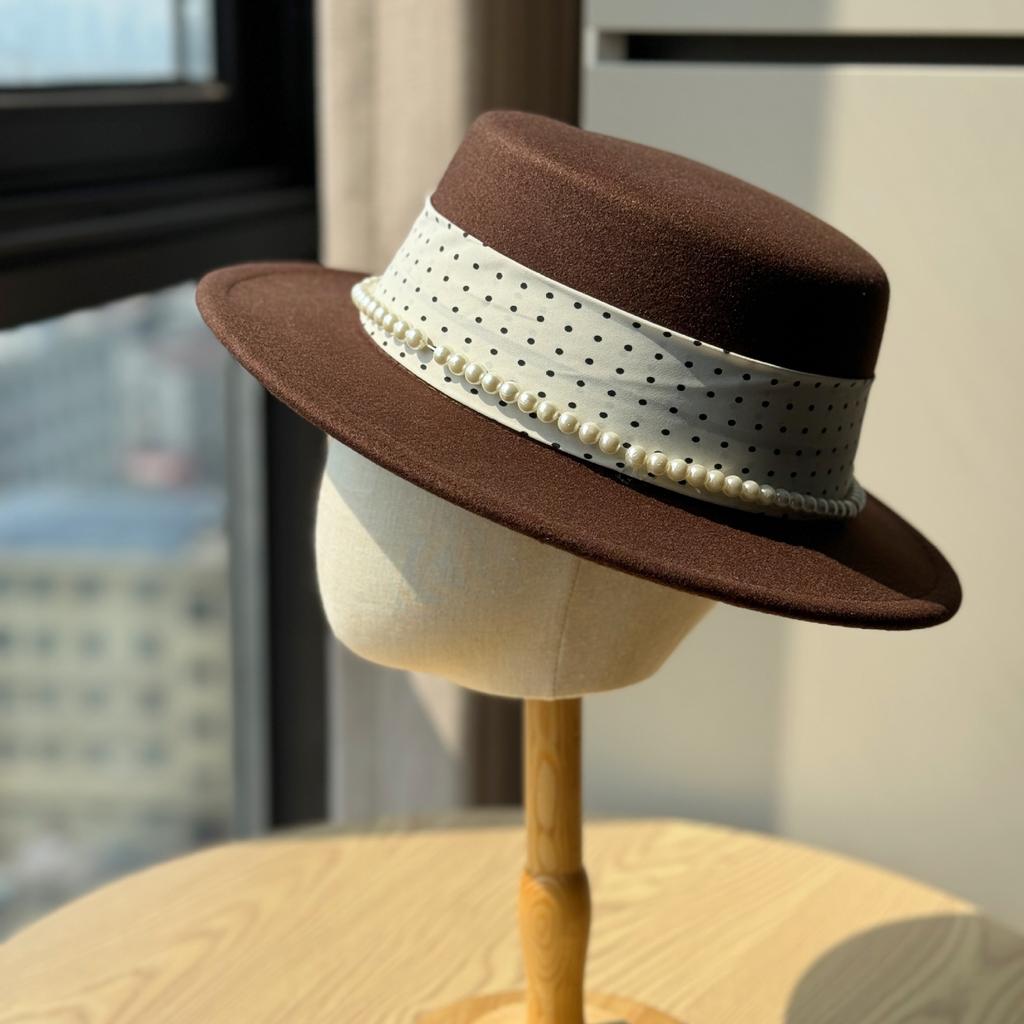 Nouveau Style Élégant à la Française Style Pois Perle Chapeau Plat pour Femmes Automne Hiver Voyage Bord de Mer Chapeau de Plage Laine