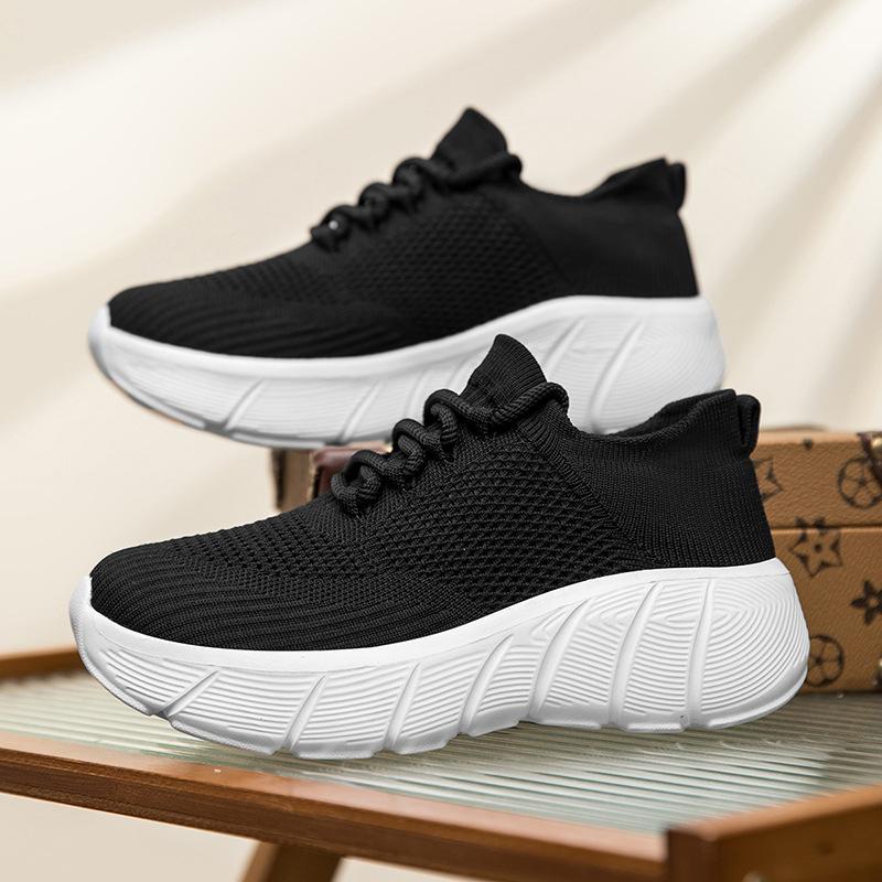 New casual single shoes large size soft sole breathable sports breathable shoes medium and low top socks shoes