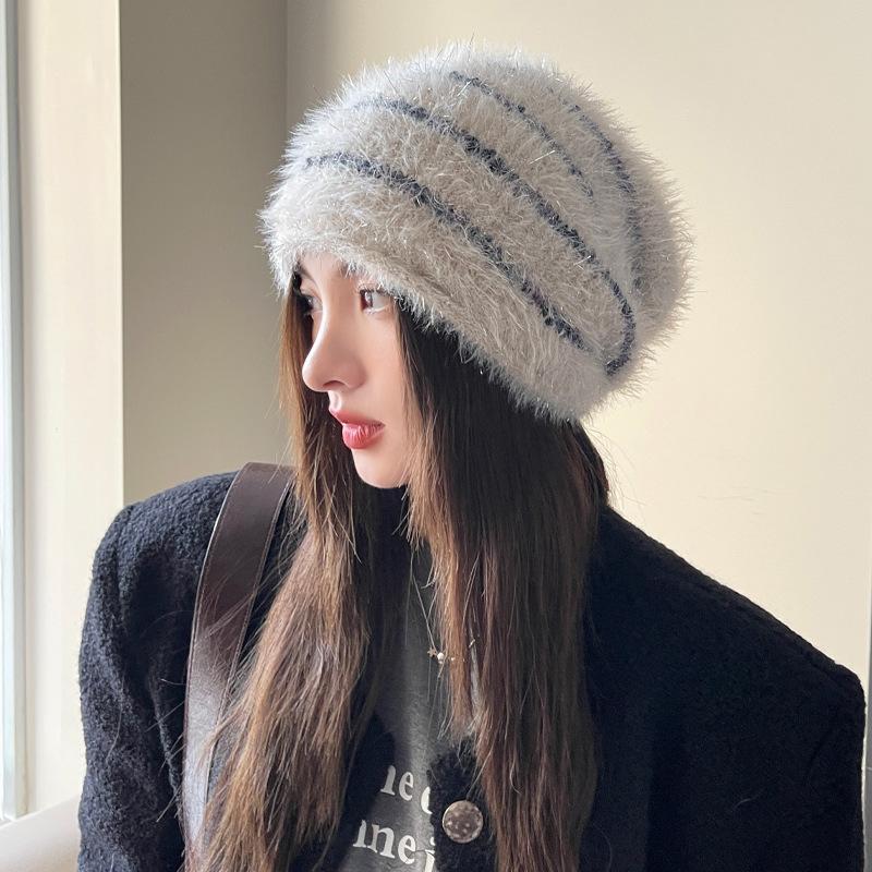 

Корейская версия женской осенне-зимней новой вязаной шерстяной шапки, модная и универсальная яркая плюшевая шапка, зимняя теплая шапка-пуловер average size