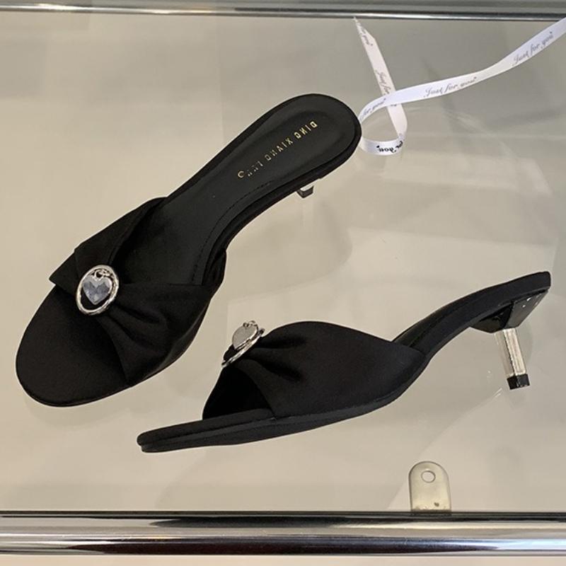 Fashion Elegant Silk Kitten Heel Slippers Women Fashion Square Toe Metal Buckle Slide Sandal Luxury Brand Designer Dress Sandalias Mujer