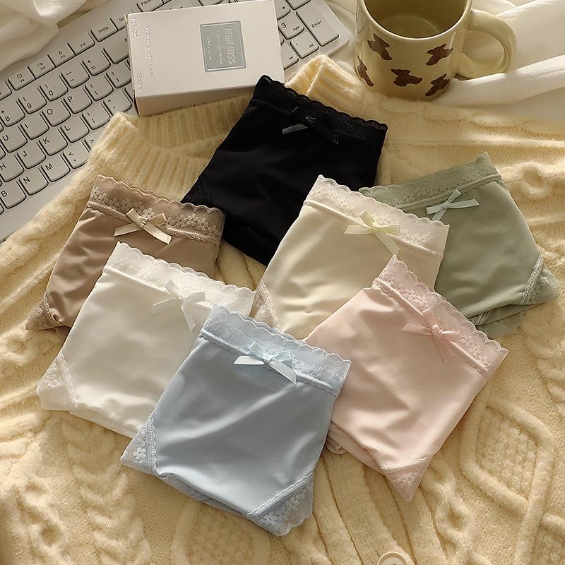 Japanska kvinnors snabbtorkande sömlösa trosor med spetskant och mellanhög midja