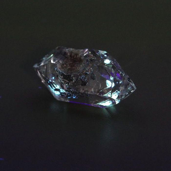 Pierres et Minéraux. Quartz Petrole. 2.39 ct. Balochistan, Pakistan.