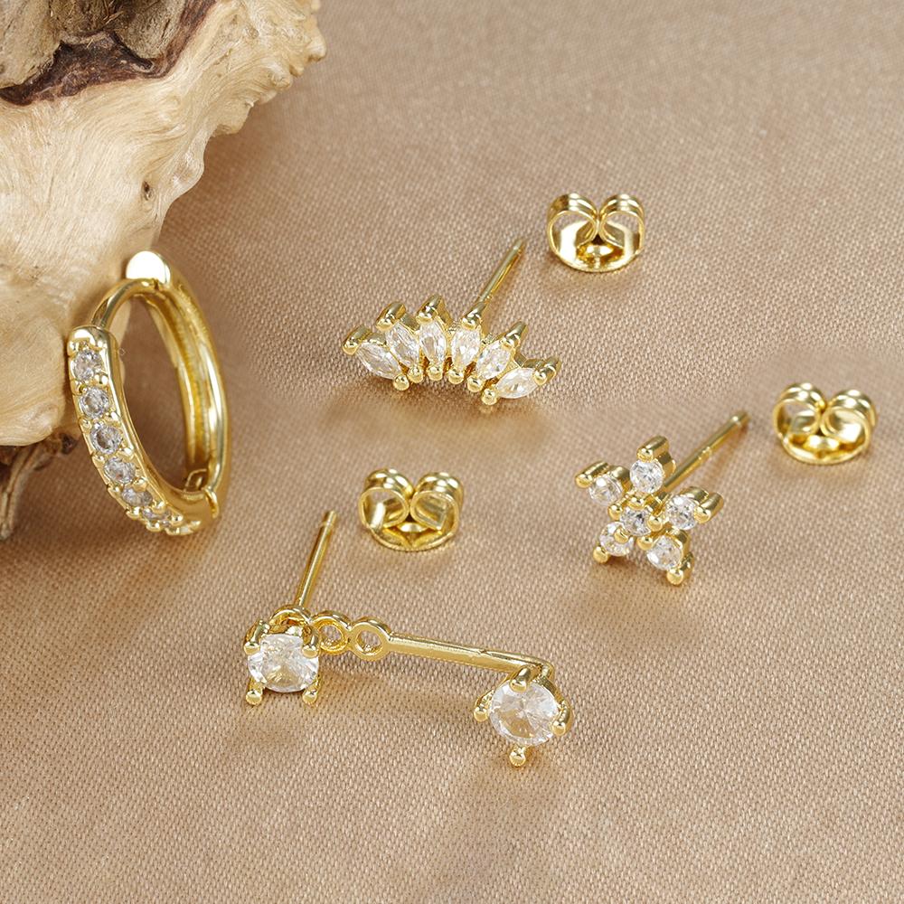 4-teiliges Set Huggie Hoop Ohrringe aus Edelstahl für Damen, Goldfarbe, Einzigartige Zirkonia Blume Ohrstecker Piercing Schmuck