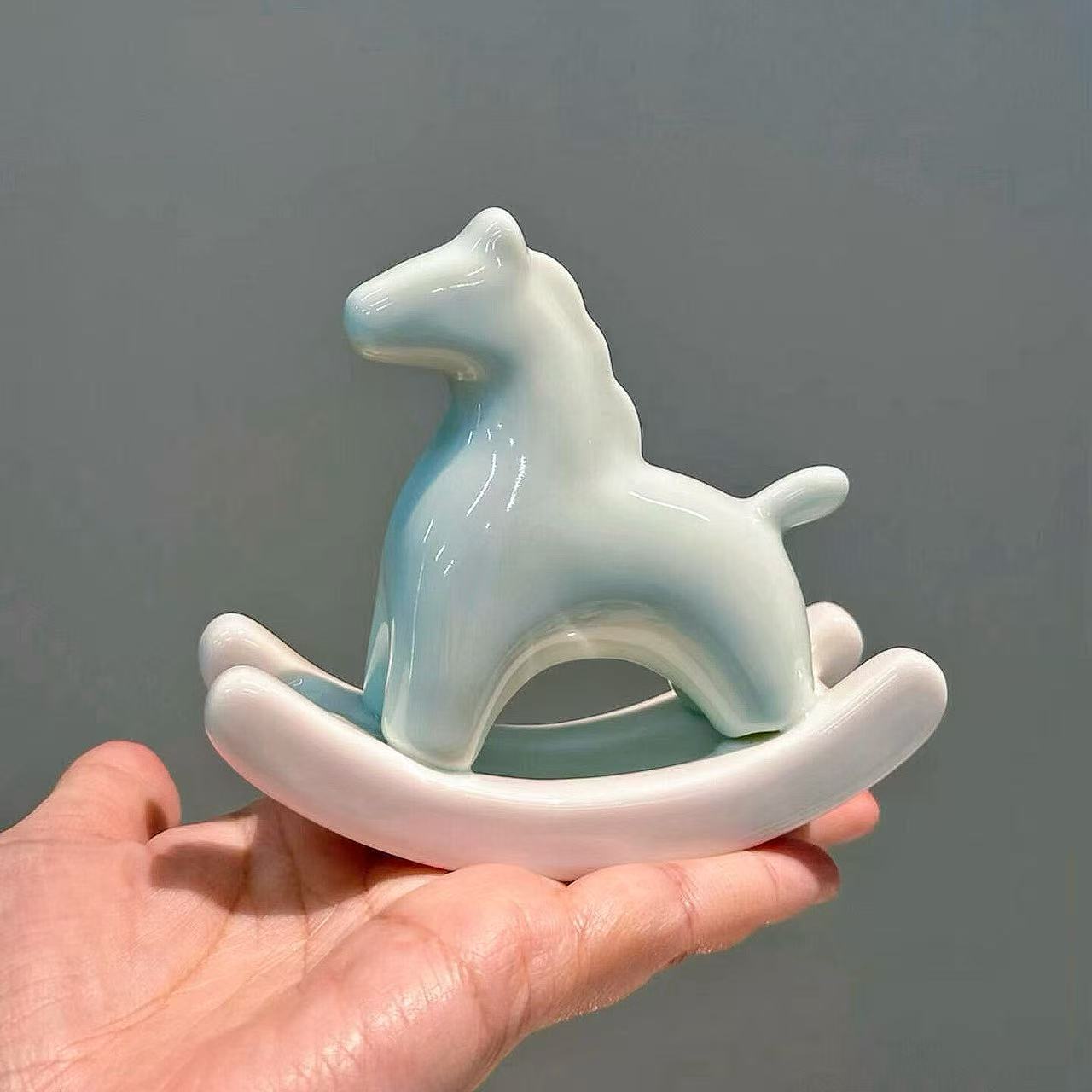 

Фигурка лошадки-качалки с узором кракле на тему года, креативный талисман, керамическое украшение для прихожей. One Size белый