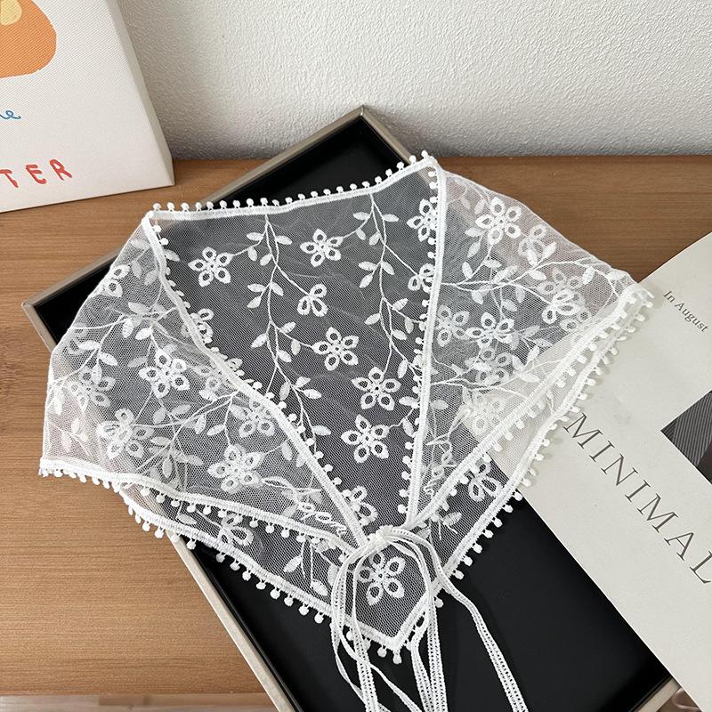 Retro Lace Scarf Hollow Triangle Neck Scarf for Women Girls Embroidered Lace Wrap Hair Wrap Floral Crochet Hair Bandanas